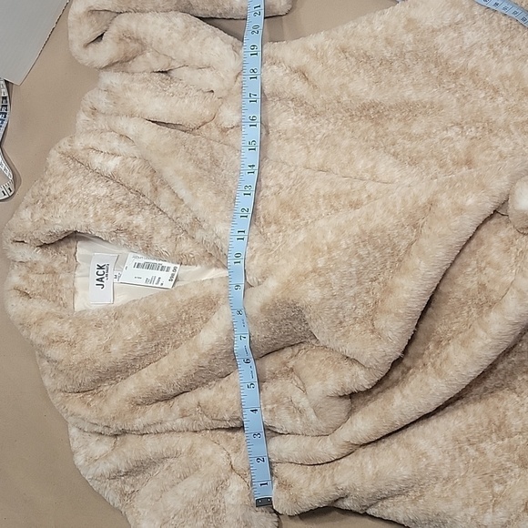 Jack by BB Dakota. Size M. Faux Fur Cropped Jacket. NEW with Tag! - Picture 5 of 11